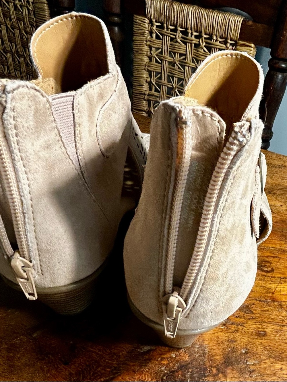 Women’s Beige Leather Buckle Zip Ankle Fashion Boots Size 11 by Earth - Picture 3 of 11